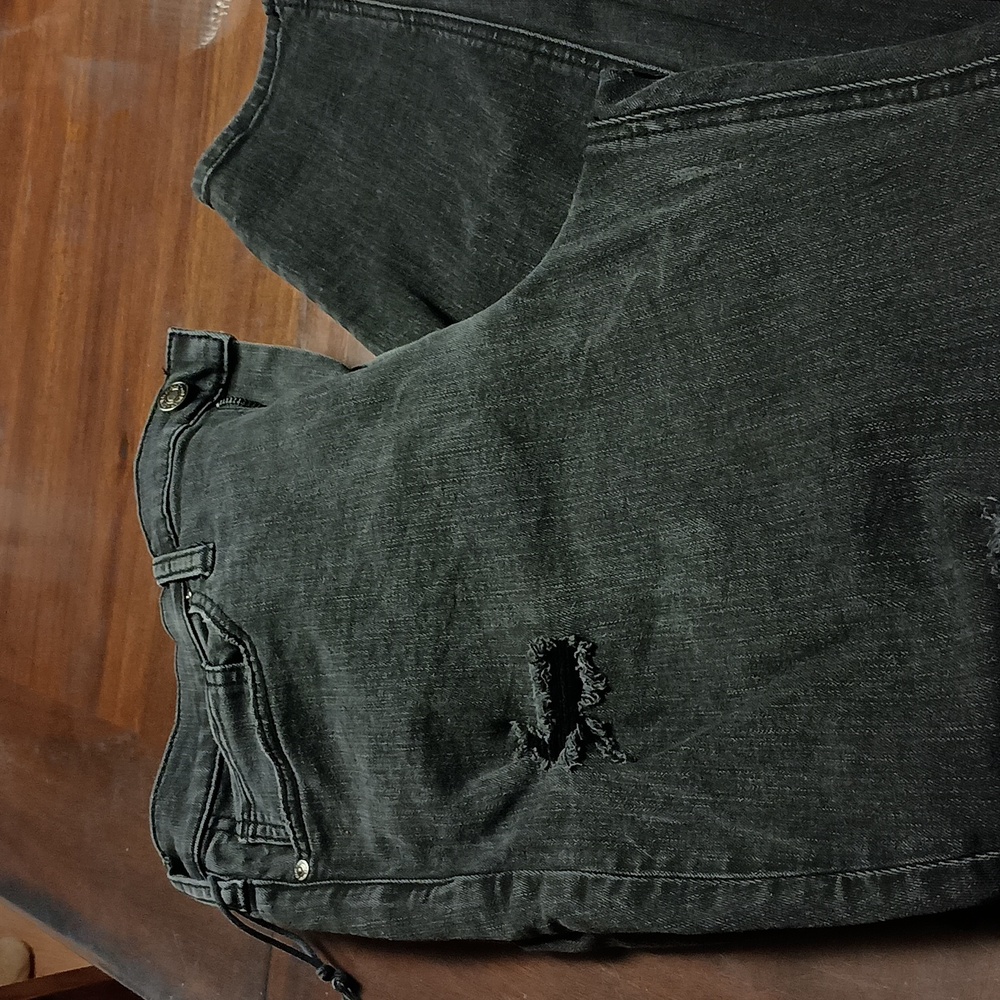 Silver Denim Jeans . Black Distressed Skinny Jeans. Women's Size 16